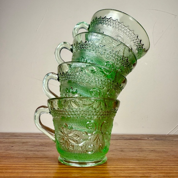 Vintage Indiana Glass Green Depression Cups | Sandwich Pattern | Set of 4 - Picture 12 of 16
